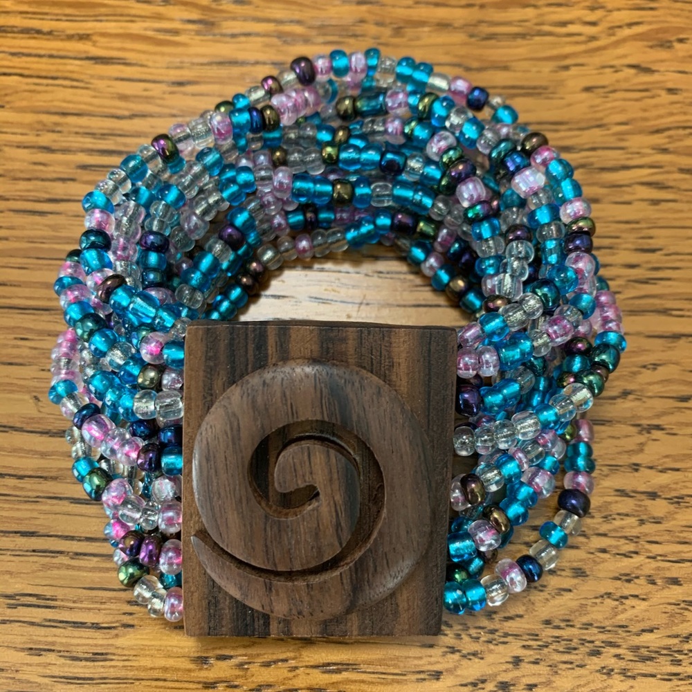 (NWOT) Hawaiian Designed Bracelet & Necklace Set